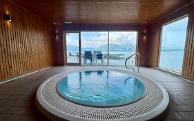 Holly Tree Hotel, Swimming Pool & Hot Tub